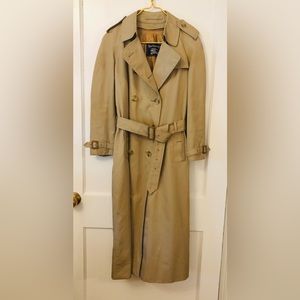 Vintage Burberry Trench with zip out lining size 6 XL Plus